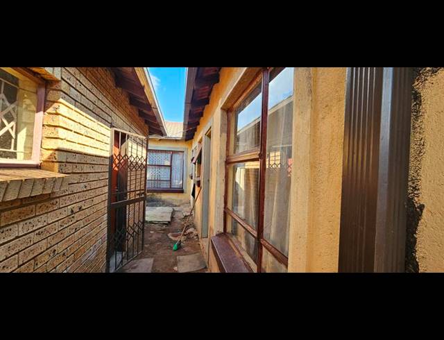 4 BEDROOM HOUSE FOR SALE IN SOSHANGUVE TT